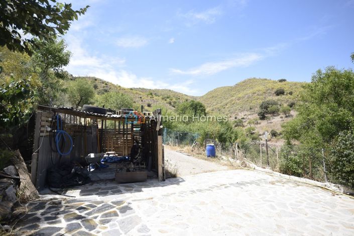 Image No.16-3 Bed Country House for sale