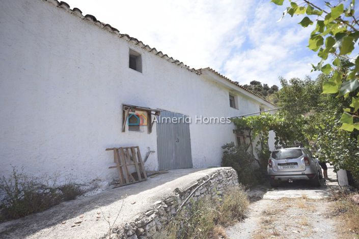 Image No.8-3 Bed Country House for sale