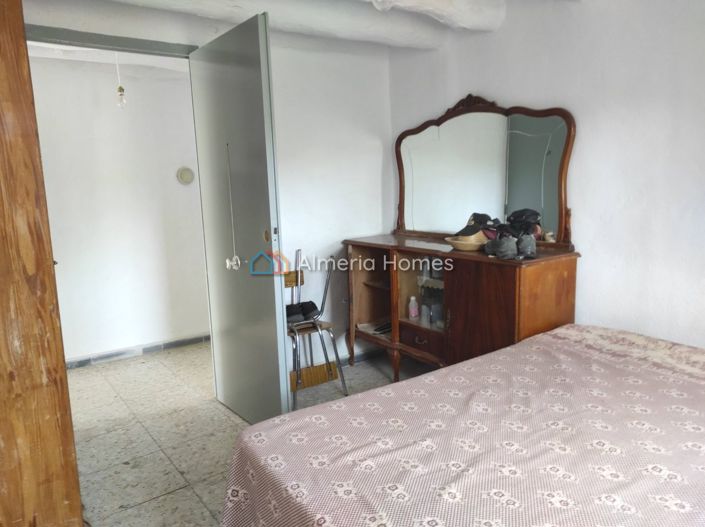 Image No.10-5 Bed Country House for sale