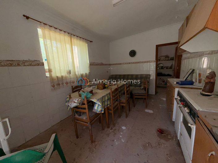 Image No.13-4 Bed Townhouse for sale