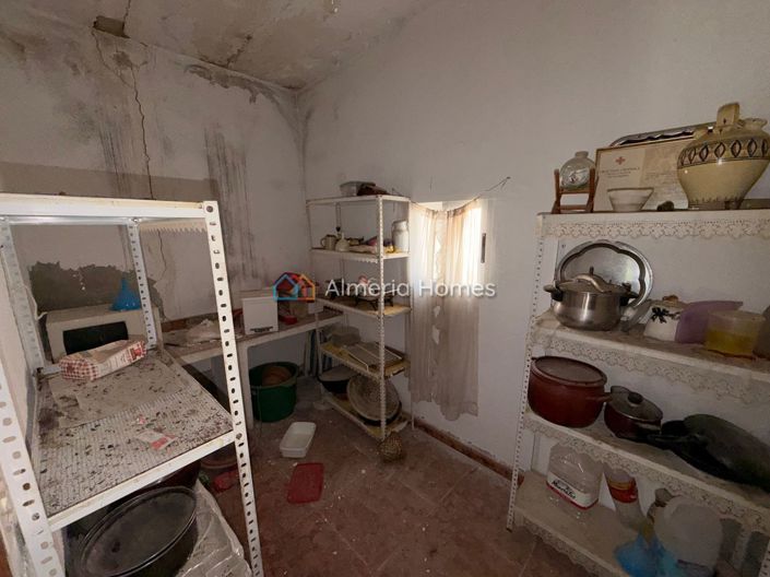 Image No.15-4 Bed Townhouse for sale