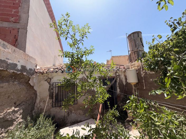 Image No.19-4 Bed Townhouse for sale