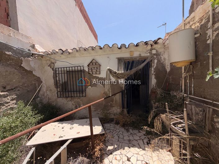Image No.20-4 Bed Townhouse for sale