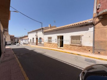 2634281280x960-wm
