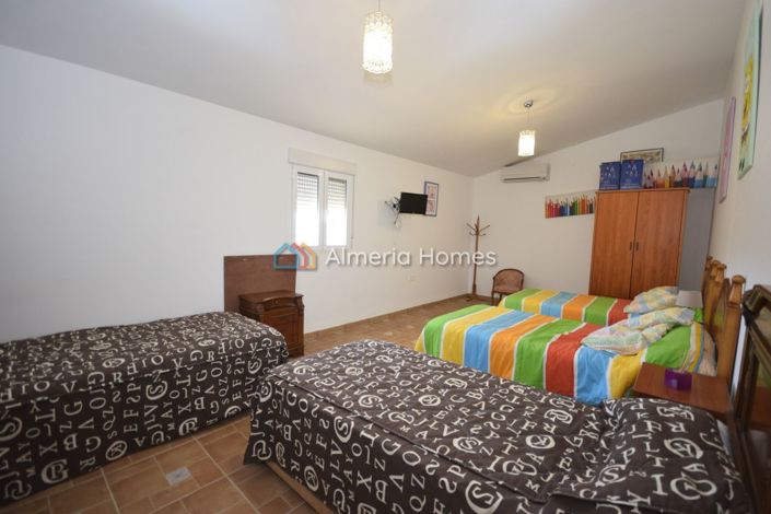 Image No.20-8 Bed Country House for sale