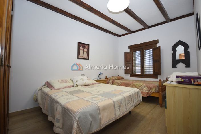 Image No.16-4 Bed Country House for sale