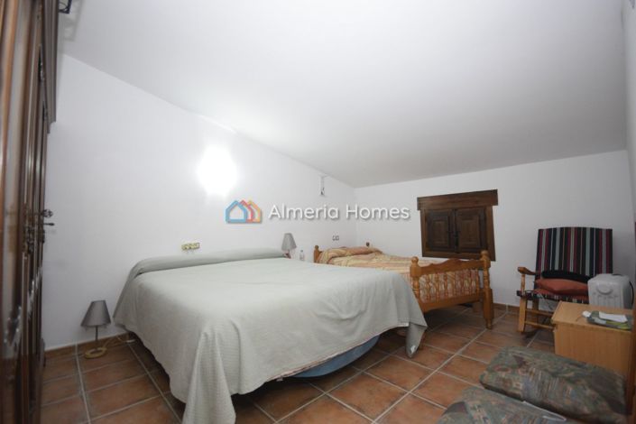 Image No.19-4 Bed Country House for sale