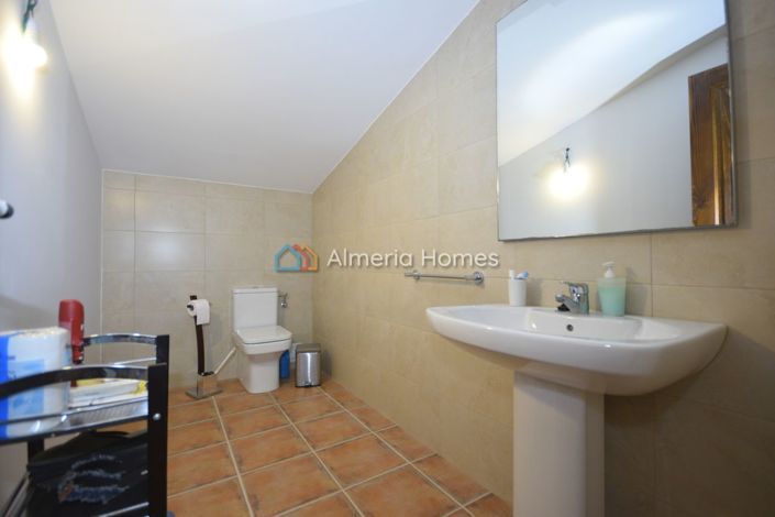 Image No.20-4 Bed Country House for sale