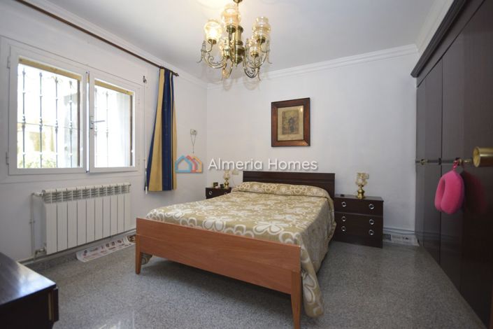 Image No.10-8 Bed Villa for sale