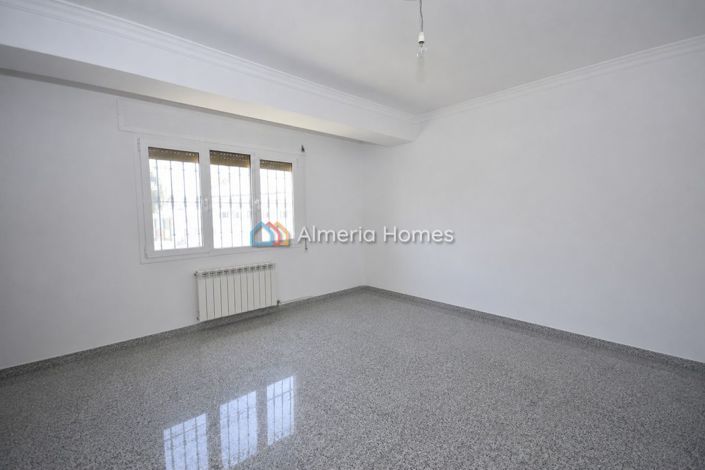 Image No.17-8 Bed Villa for sale