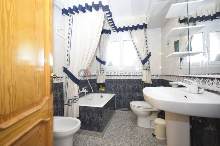 Image No.19-8 Bed Villa for sale