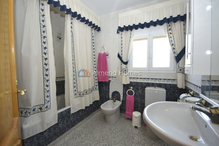 Image No.22-8 Bed Villa for sale