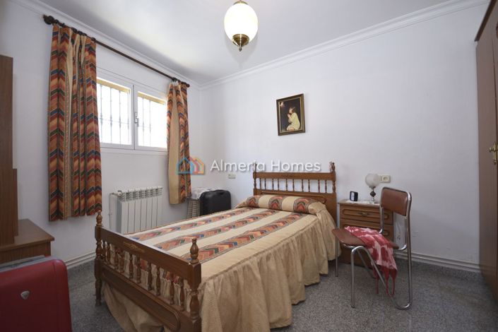 Image No.6-8 Bed Villa for sale