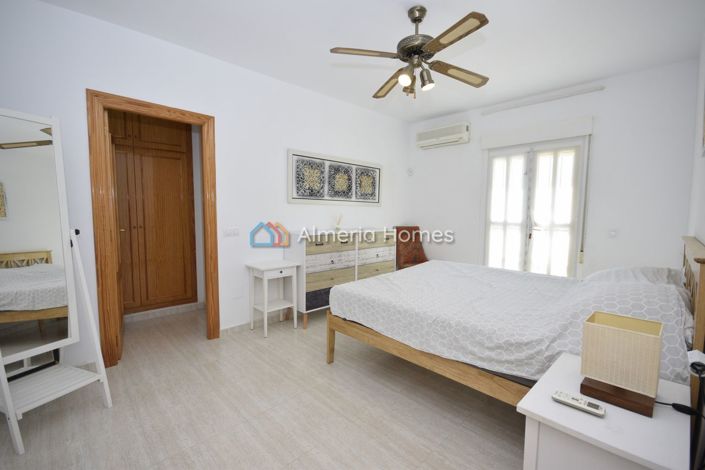 Image No.27-4 Bed Villa for sale