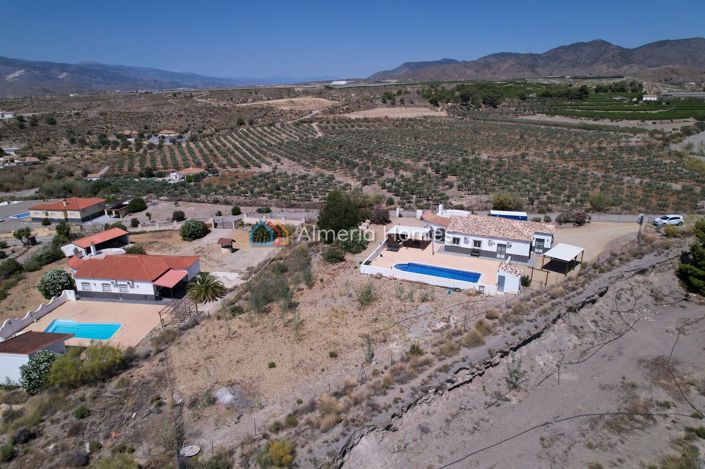 Image No.4-4 Bed Villa for sale