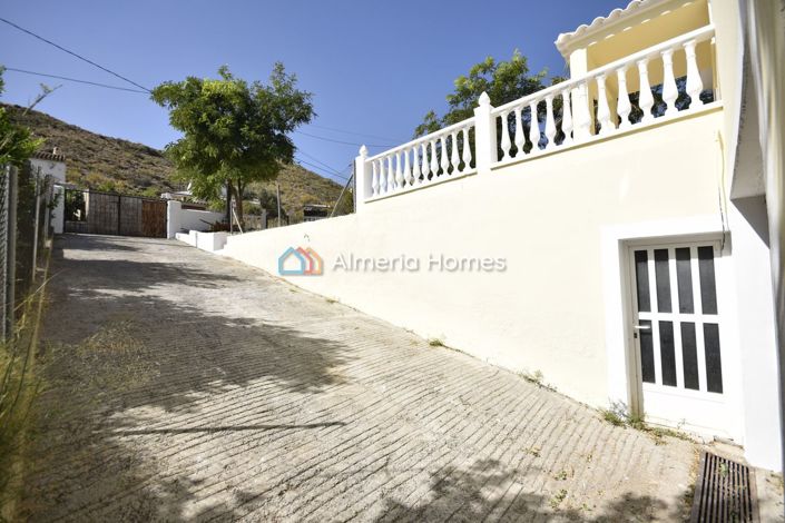Image No.10-3 Bed Villa for sale