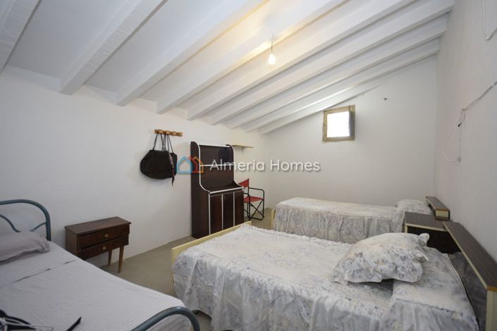 Image No.12-6 Bed Country House for sale