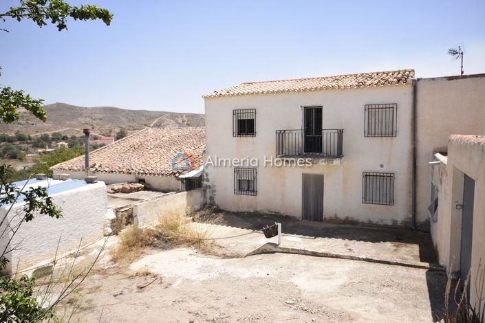 Image No.19-6 Bed Country House for sale