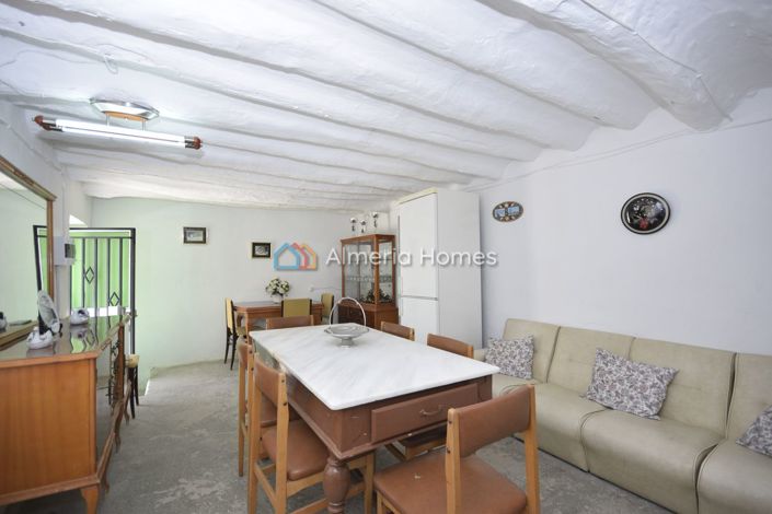Image No.4-6 Bed Country House for sale