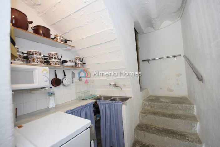 Image No.6-6 Bed Country House for sale