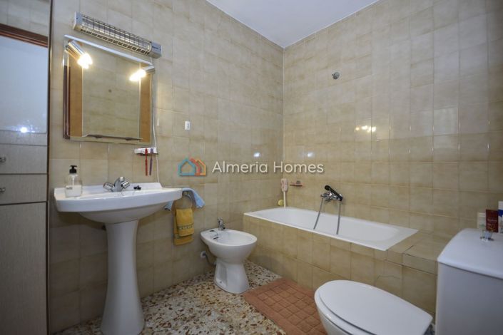 Image No.6-3 Bed Country House for sale