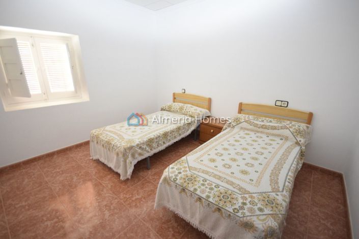 Image No.11-7 Bed Country House for sale