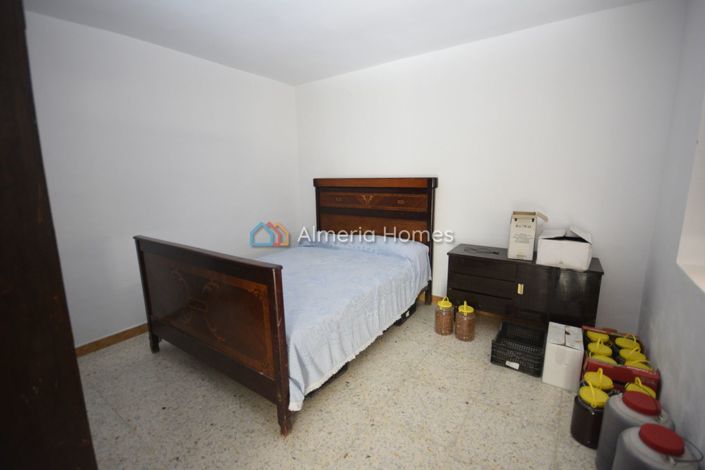 Image No.7-7 Bed Country House for sale