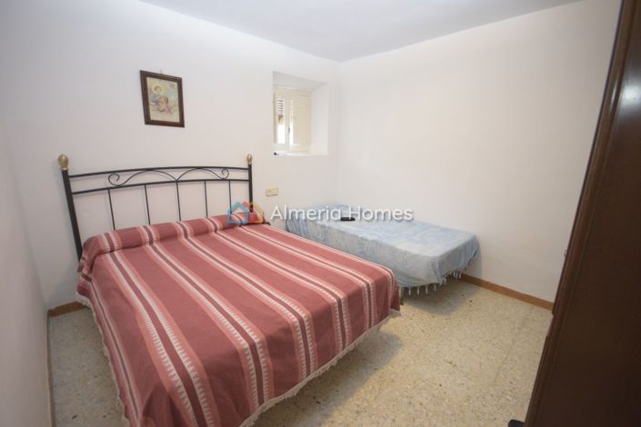 Image No.8-7 Bed Country House for sale