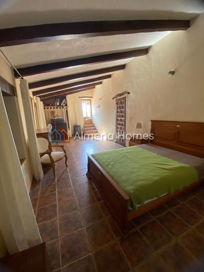 Image No.20-4 Bed Country House for sale
