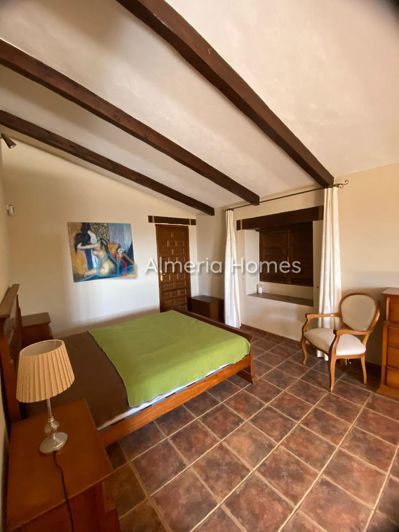 Image No.21-4 Bed Country House for sale