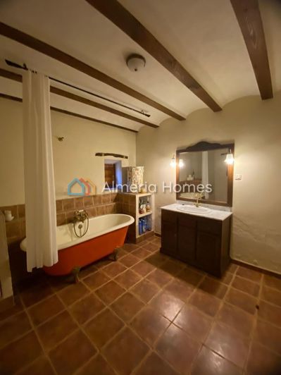Image No.22-4 Bed Country House for sale