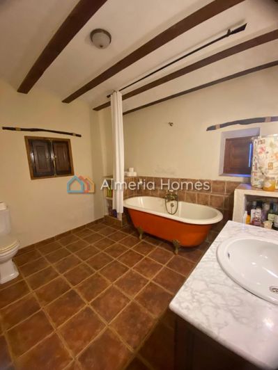 Image No.23-4 Bed Country House for sale
