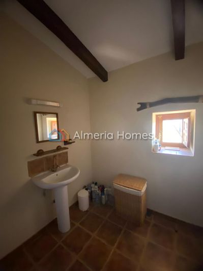Image No.25-4 Bed Country House for sale