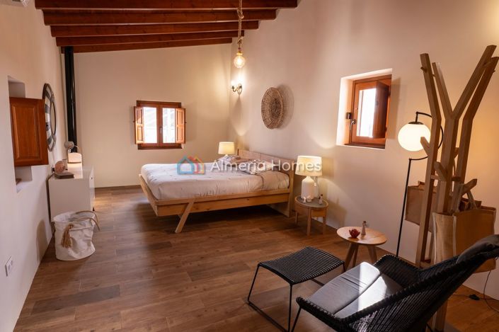 Image No.18-3 Bed Country House for sale