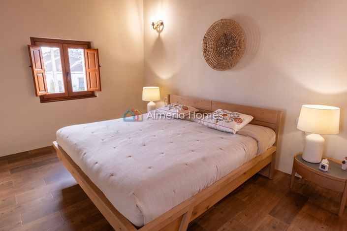 Image No.19-3 Bed Country House for sale
