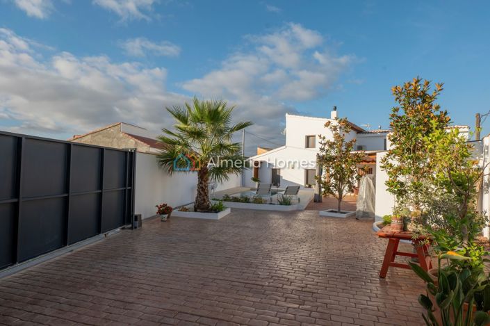Image No.25-3 Bed Country House for sale