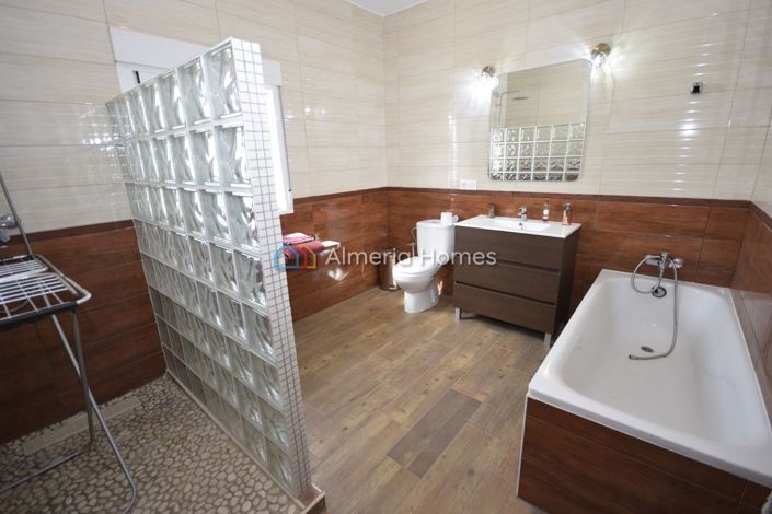 Image No.17-3 Bed Villa for sale