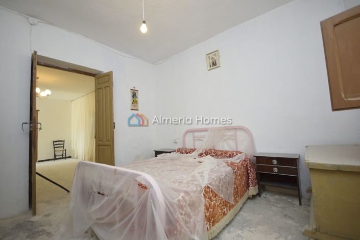 Image No.14-4 Bed Country House for sale