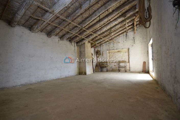 Image No.17-4 Bed Country House for sale