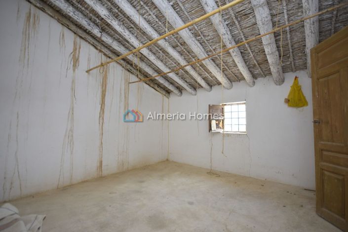 Image No.20-4 Bed Country House for sale