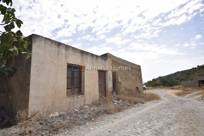 Image No.22-4 Bed Country House for sale