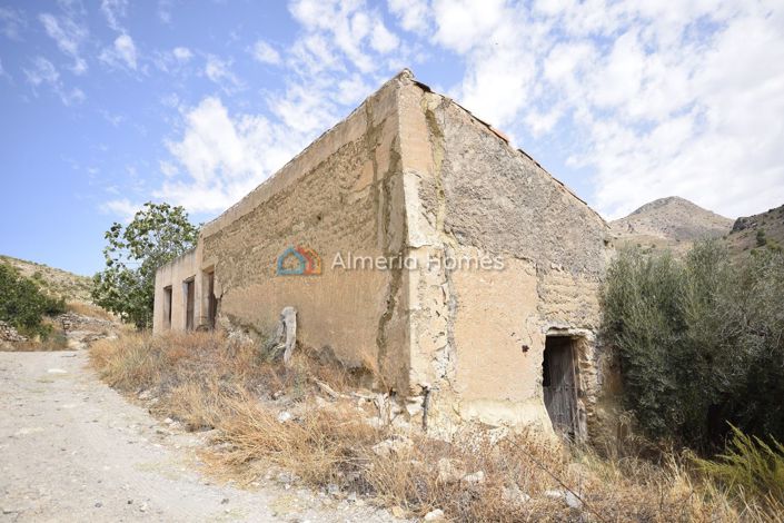 Image No.23-4 Bed Country House for sale