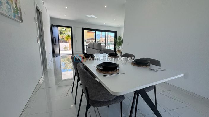 Image No.7-3 Bed Villa for sale