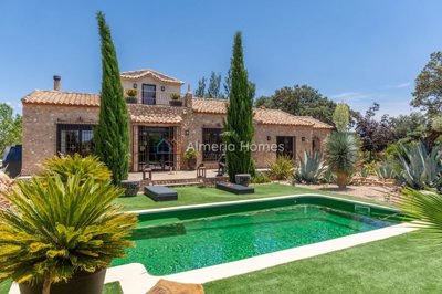 1 - Freila, Villa