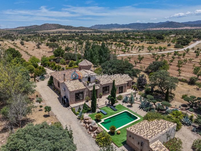Image No.3-4 Bed Villa for sale