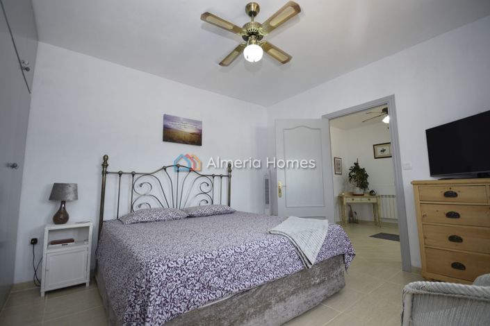 Image No.10-6 Bed Country House for sale