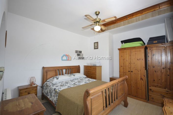 Image No.11-6 Bed Country House for sale
