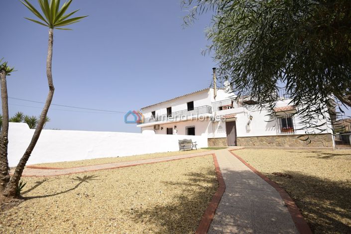 Image No.16-6 Bed Country House for sale