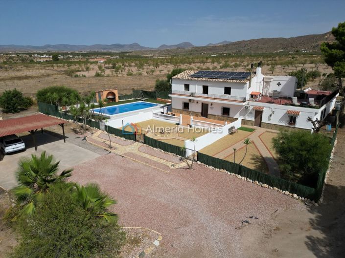 Image No.2-6 Bed Country House for sale
