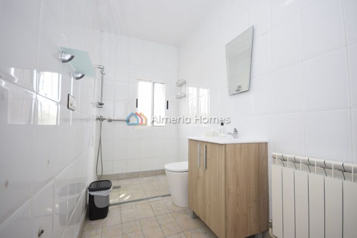 Image No.20-6 Bed Country House for sale